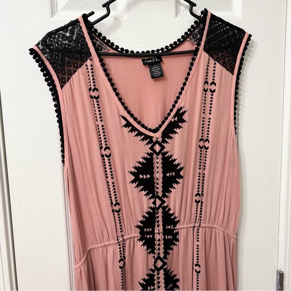 Rue21 Pink and Black Patterned Maxi Dress - Picture 4 of 9
